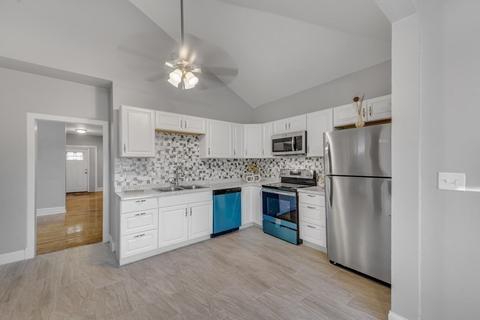 92 Acushnet Ave, Springfield, MA 01105 photo 2