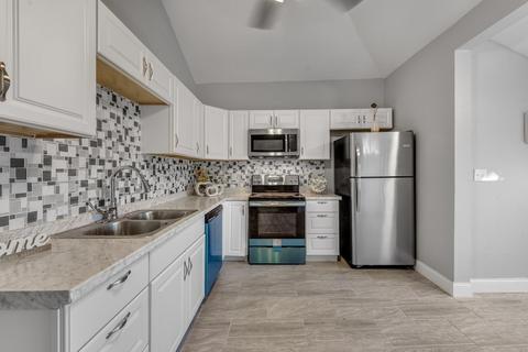 92 Acushnet Ave, Springfield, MA 01105 photo 4