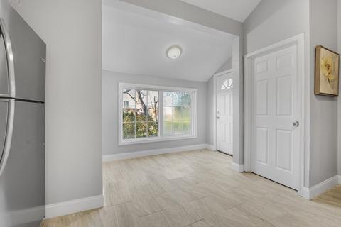 92 Acushnet Ave, Springfield, MA 01105 photo 3
