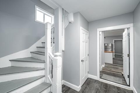261 Oakland St, Springfield, MA 01108 photo 2