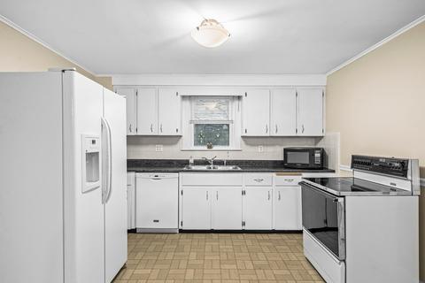 14 Vandergrift St, Lawrence, MA 01843 photo 4