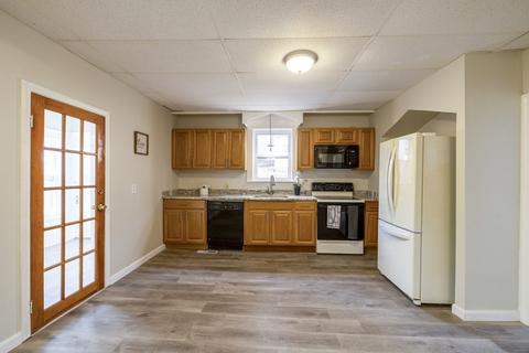 38 Schofield Ave, Dudley, MA 01571 photo 4