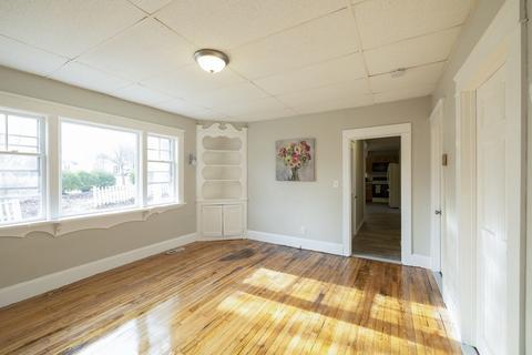 38 Schofield Ave, Dudley, MA 01571 photo 9