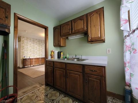 556 Bradford Ave, Fall River, MA 02721 photo 11