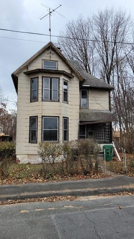 7 Clinton St, Chicopee, MA 01013 photo 4