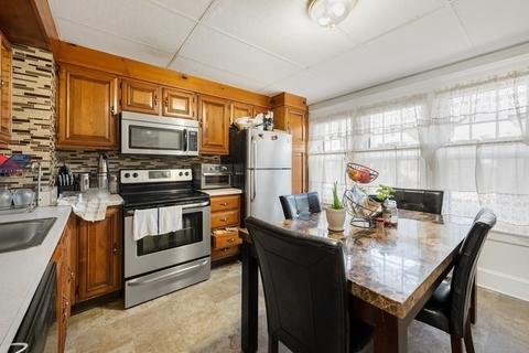 22 Windemere St, Springfield, MA 01104 photo 14