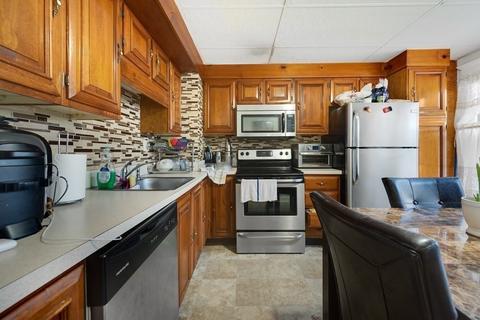 22 Windemere St, Springfield, MA 01104 photo 13