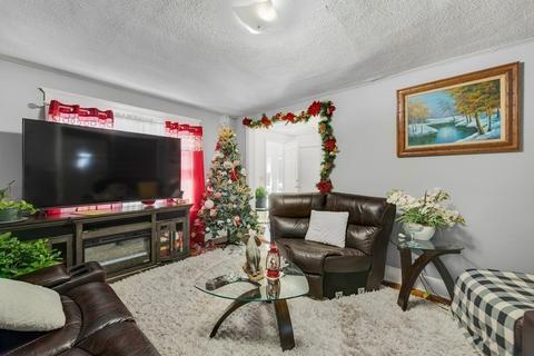 22 Windemere St, Springfield, MA 01104 photo 8