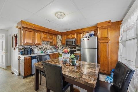 22 Windemere St, Springfield, MA 01104 photo 12