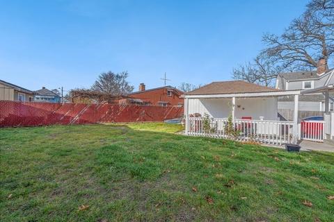 22 Windemere St, Springfield, MA 01104 photo 5