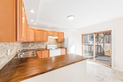 725 Chicopee St, Chicopee, MA 01013 photo 3