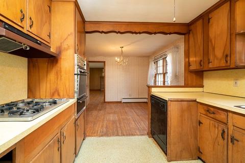 224 Forest Hills Rd, Springfield, MA 01128 photo 14