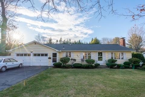 224 Forest Hills Rd, Springfield, MA 01128 photo 1