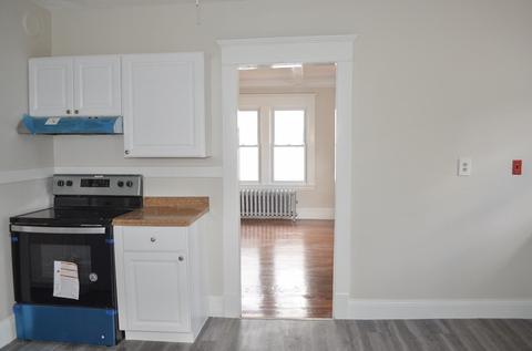25 Eton St, Springfield, MA 01108 photo 5
