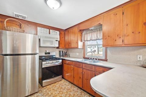 77 Bretton Rd, Springfield, MA 01119 photo 9