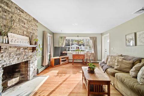 77 Bretton Rd, Springfield, MA 01119 photo 2