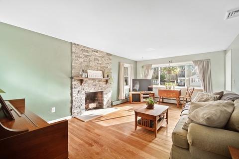 77 Bretton Rd, Springfield, MA 01119 photo 4