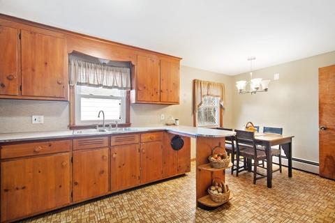 77 Bretton Rd, Springfield, MA 01119 photo 8