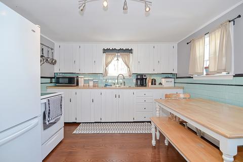 14 Batten St, Webster, MA 01570 photo 5