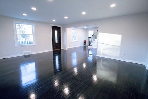 53 Abbott St, Springfield, MA 01118 photo 2