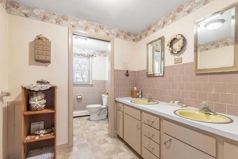236 Bancroft Ave, Reading, MA 01867 photo 8