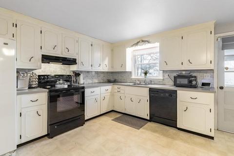 236 Bancroft Ave, Reading, MA 01867 photo 2