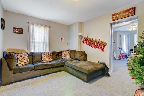 245 Grattan St, Chicopee, MA 01020 photo 4