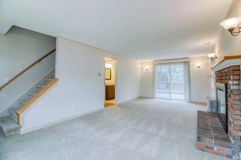 8 Plain St, Easthampton, MA 01027 photo 5