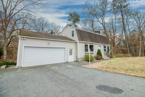 8 Plain St, Easthampton, MA 01027 photo 2
