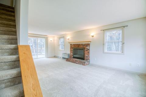 8 Plain St, Easthampton, MA 01027 photo 4