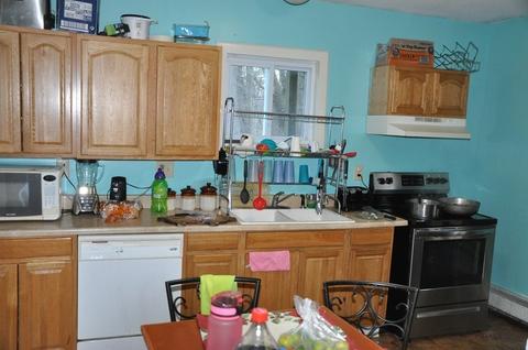 46 Benton St, Springfield, MA 01109 photo 4