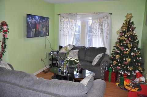 46 Benton St, Springfield, MA 01109 photo 3