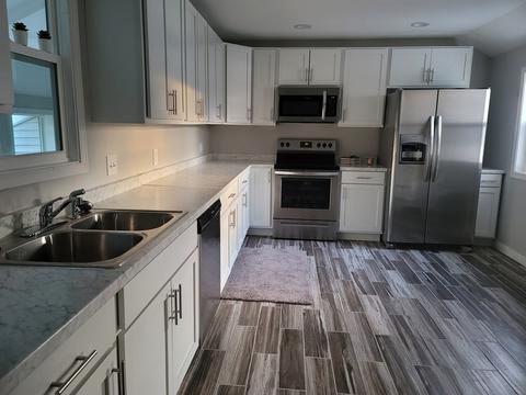 51 Pine Grove St, Springfield, MA 01119 photo 2