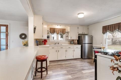 72 Jean Dr, Springfield, MA 01104 photo 2
