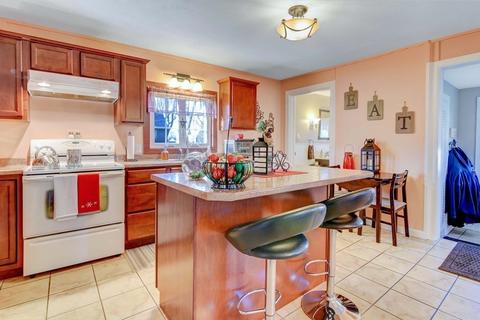 101 Fairview Ave, Chicopee, MA 01013 photo 4