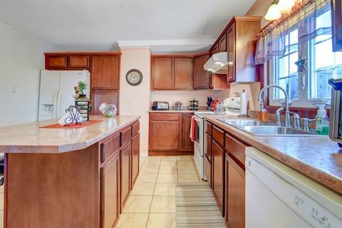101 Fairview Ave, Chicopee, MA 01013 photo 3
