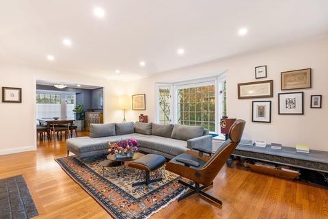30 Irving St, Brookline, MA 02445 photo 5