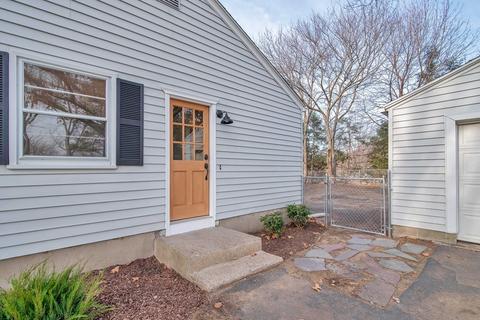 20 Alfred St, Chicopee, MA 01020 photo 4