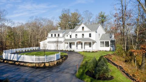 33 Hobart St, Hingham, MA 02043 photo 2