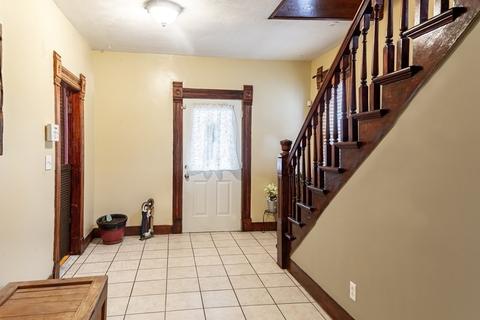 58 Grover St, Springfield, MA 01104 photo 3