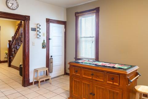58 Grover St, Springfield, MA 01104 photo 6