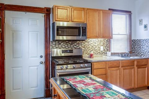 58 Grover St, Springfield, MA 01104 photo 5