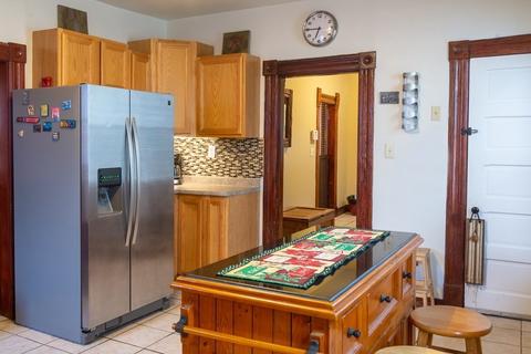 58 Grover St, Springfield, MA 01104 photo 4