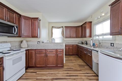 16 Lawrence Rd, Chicopee, MA 01013 photo 2