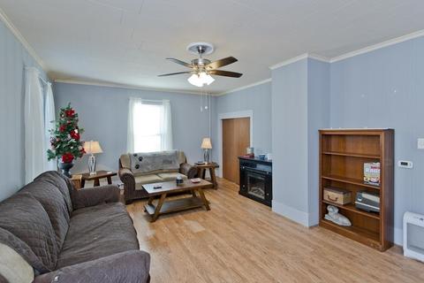 16 Lawrence Rd, Chicopee, MA 01013 photo 3