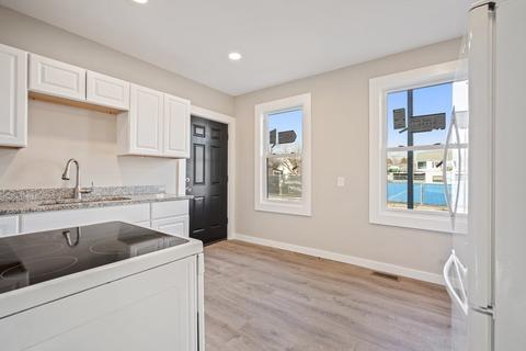 246 Walnut St, Springfield, MA 01105 photo 2