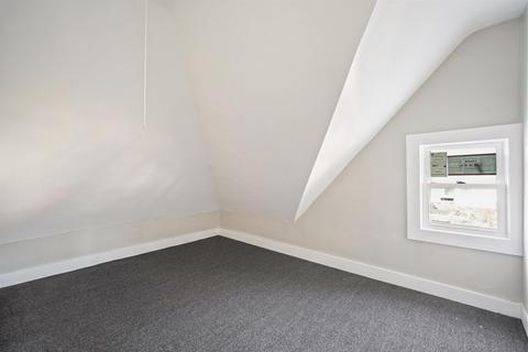 246 Walnut St, Springfield, MA 01105 photo 17