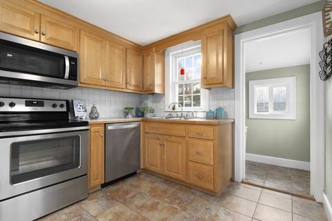 541 Summer Ave, Reading, MA 01867 photo 10