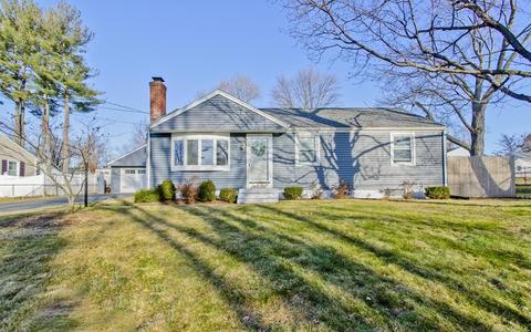 68 Cheyenne Rd, Springfield, MA 01109 photo 1