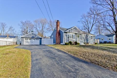 68 Cheyenne Rd, Springfield, MA 01109 photo 2